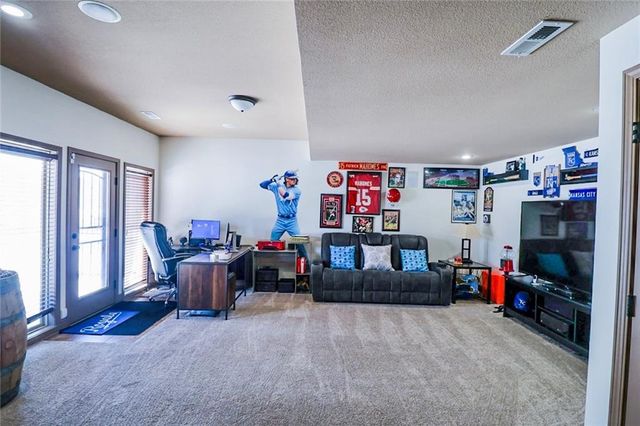 21805 E 32nd Terrace S, Independence, MO 64057