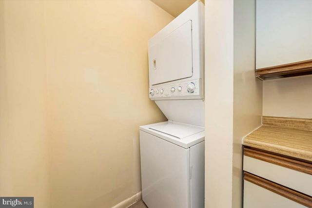 33-33A W PENNSYLVANIA AVE, Stewartstown, PA 17363