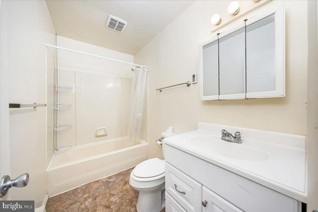33-33A W PENNSYLVANIA AVE, Stewartstown, PA 17363
