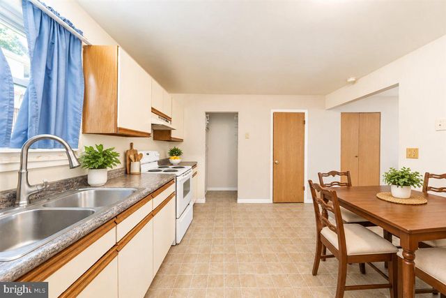 33-33A W PENNSYLVANIA AVE, Stewartstown, PA 17363