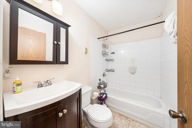 33-33A W PENNSYLVANIA AVE, Stewartstown, PA 17363