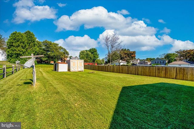33-33A W PENNSYLVANIA AVE, Stewartstown, PA 17363