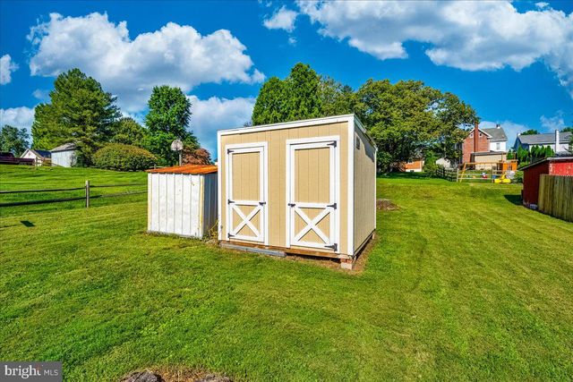 33-33A W PENNSYLVANIA AVE, Stewartstown, PA 17363