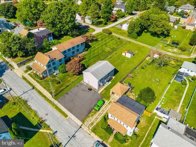 33-33A W PENNSYLVANIA AVE, Stewartstown, PA 17363