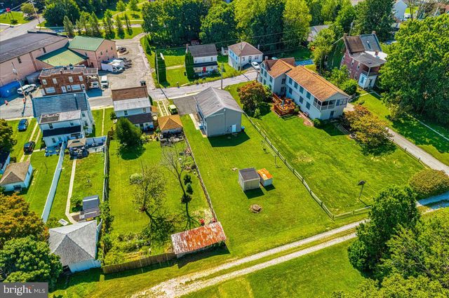 33-33A W PENNSYLVANIA AVE, Stewartstown, PA 17363