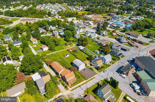 33-33A W PENNSYLVANIA AVE, Stewartstown, PA 17363
