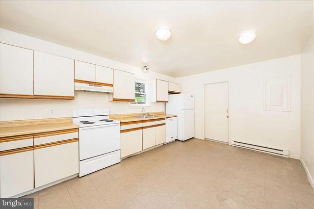 33-33A W PENNSYLVANIA AVE, Stewartstown, PA 17363