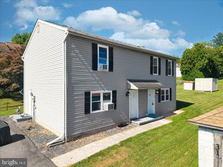 33-33A W PENNSYLVANIA AVE, Stewartstown, PA 17363