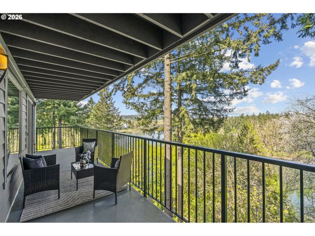 200 BURNHAM Rd 311, Lake Oswego, OR 97034