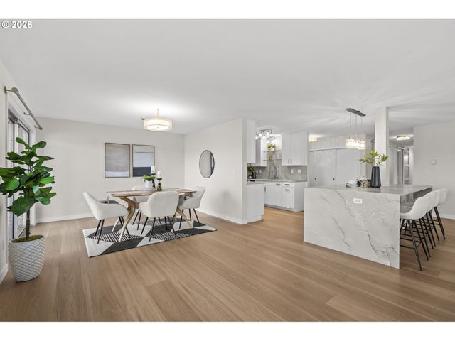 200 BURNHAM Rd 311, Lake Oswego, OR 97034