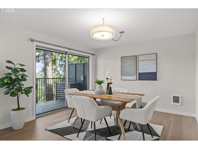 200 BURNHAM Rd 311, Lake Oswego, OR 97034