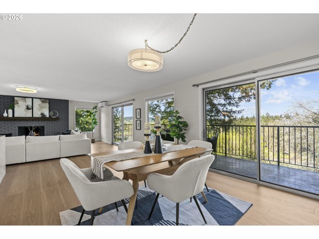 200 BURNHAM Rd 311, Lake Oswego, OR 97034