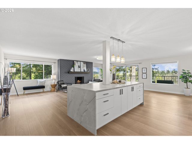 200 BURNHAM Rd 311, Lake Oswego, OR 97034