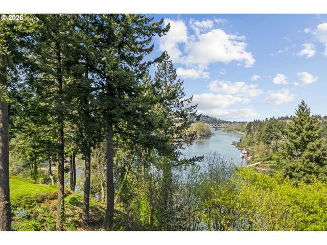 200 BURNHAM Rd 311, Lake Oswego, OR 97034