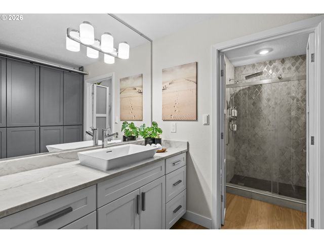 200 BURNHAM Rd 311, Lake Oswego, OR 97034