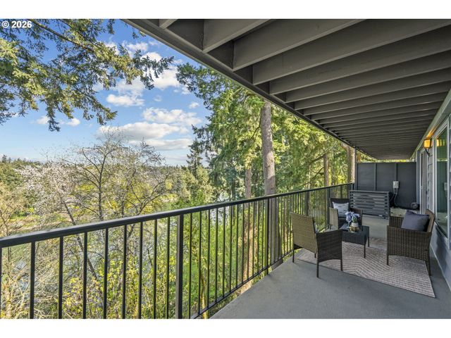 200 BURNHAM Rd 311, Lake Oswego, OR 97034