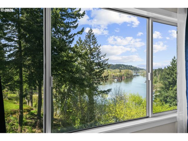 200 BURNHAM Rd 311, Lake Oswego, OR 97034