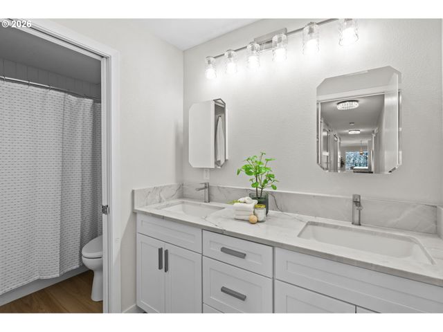 200 BURNHAM Rd 311, Lake Oswego, OR 97034