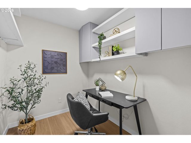 200 BURNHAM Rd 311, Lake Oswego, OR 97034