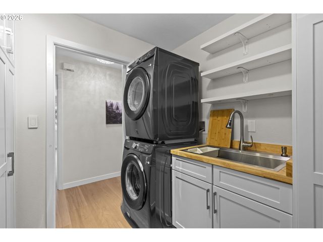 200 BURNHAM Rd 311, Lake Oswego, OR 97034