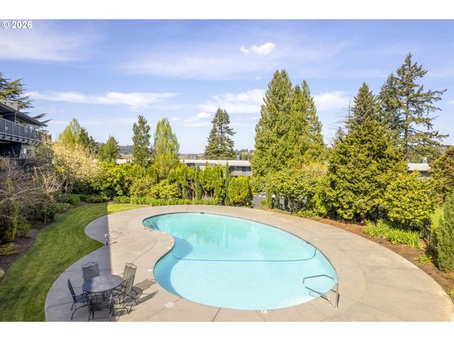 200 BURNHAM Rd 311, Lake Oswego, OR 97034
