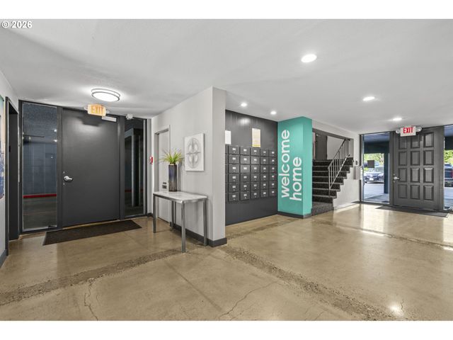 200 BURNHAM Rd 311, Lake Oswego, OR 97034