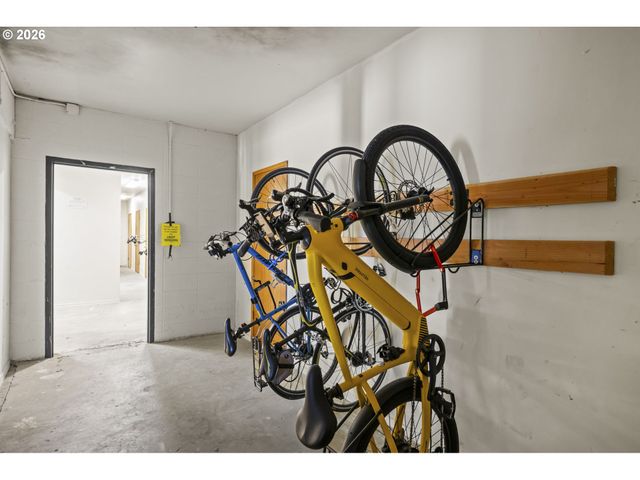 200 BURNHAM Rd 311, Lake Oswego, OR 97034