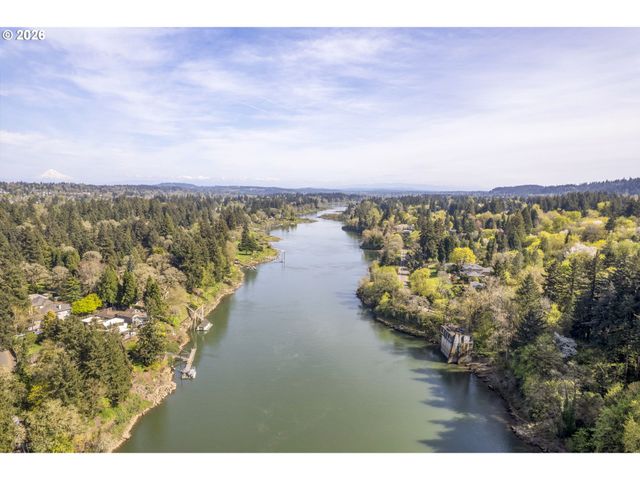 200 BURNHAM Rd 311, Lake Oswego, OR 97034