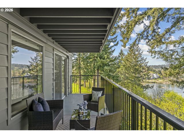 200 BURNHAM Rd 311, Lake Oswego, OR 97034