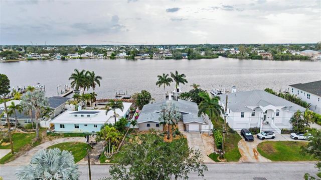 704 BAYSHORE DRIVE, Tarpon Springs, FL 34689
