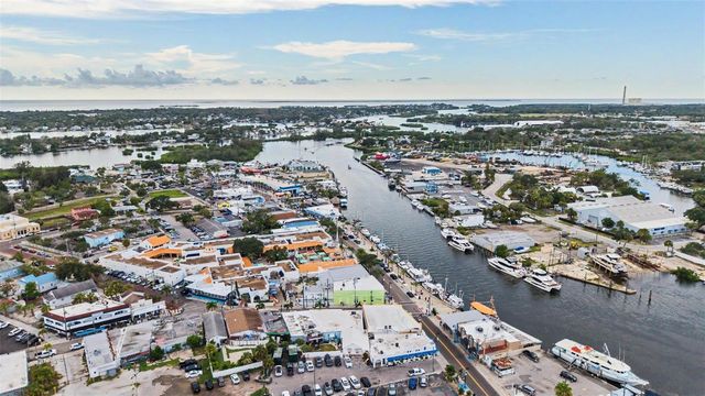 704 BAYSHORE DRIVE, Tarpon Springs, FL 34689