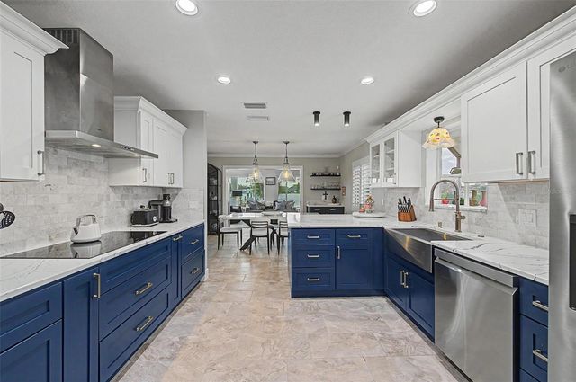 704 BAYSHORE DRIVE, Tarpon Springs, FL 34689