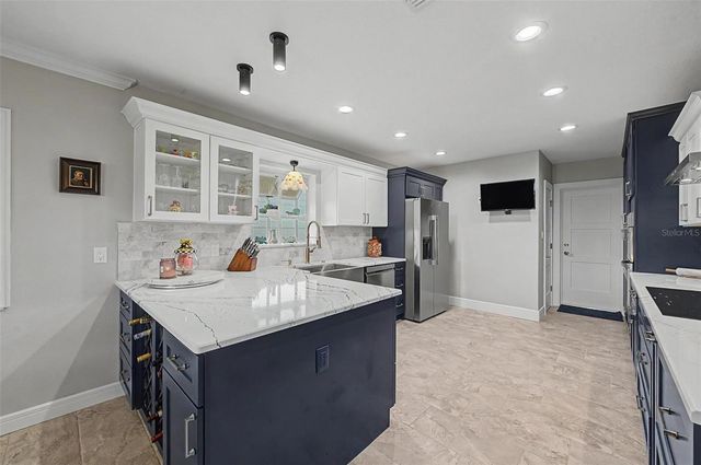 704 BAYSHORE DRIVE, Tarpon Springs, FL 34689