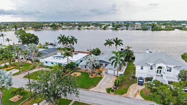 704 BAYSHORE DRIVE, Tarpon Springs, FL 34689