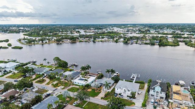 704 BAYSHORE DRIVE, Tarpon Springs, FL 34689