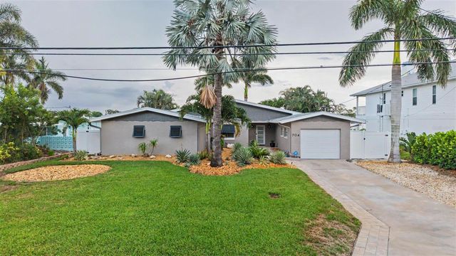 704 BAYSHORE DRIVE, Tarpon Springs, FL 34689