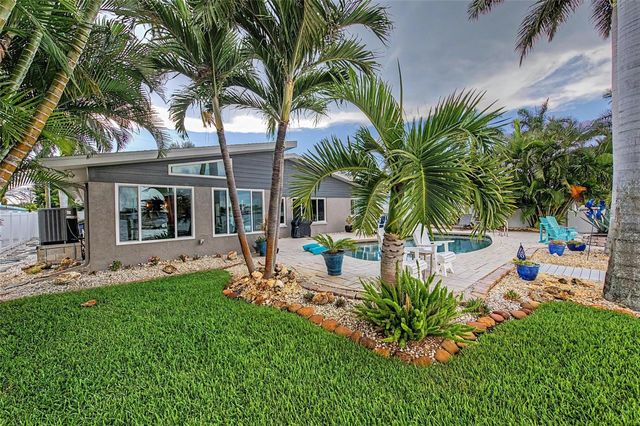 704 BAYSHORE DRIVE, Tarpon Springs, FL 34689