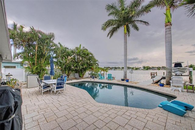 704 BAYSHORE DRIVE, Tarpon Springs, FL 34689