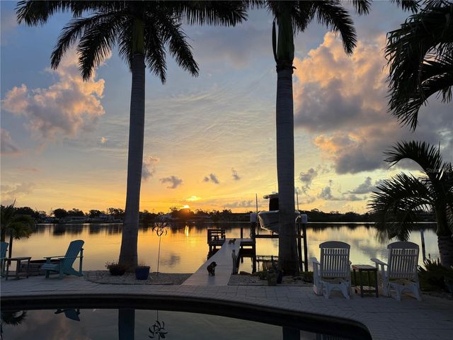 704 BAYSHORE DRIVE, Tarpon Springs, FL 34689