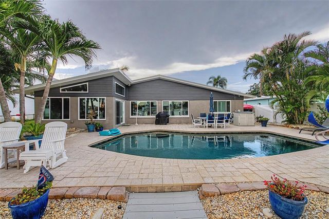 704 BAYSHORE DRIVE, Tarpon Springs, FL 34689