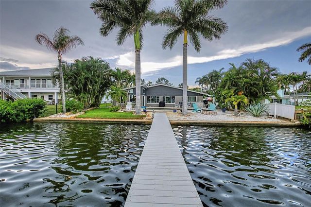 704 BAYSHORE DRIVE, Tarpon Springs, FL 34689