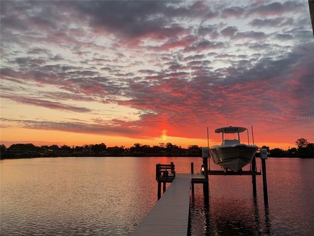 704 BAYSHORE DRIVE, Tarpon Springs, FL 34689