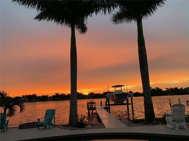 704 BAYSHORE DRIVE, Tarpon Springs, FL 34689