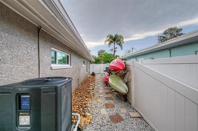 704 BAYSHORE DRIVE, Tarpon Springs, FL 34689