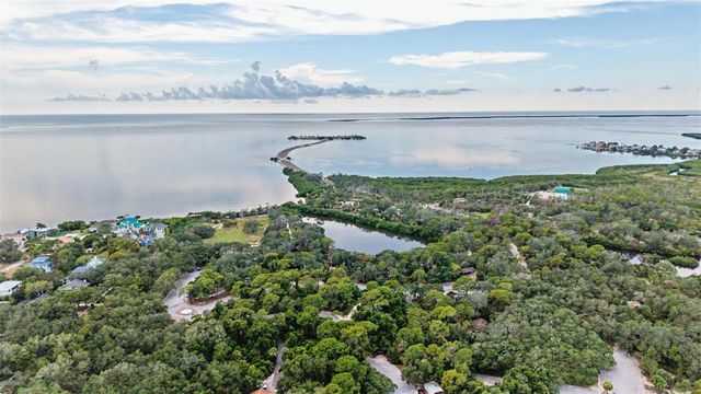 704 BAYSHORE DRIVE, Tarpon Springs, FL 34689