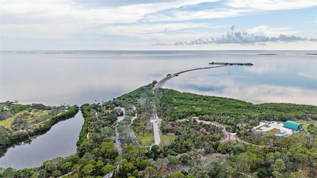 704 BAYSHORE DRIVE, Tarpon Springs, FL 34689