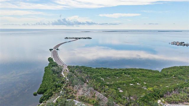 704 BAYSHORE DRIVE, Tarpon Springs, FL 34689