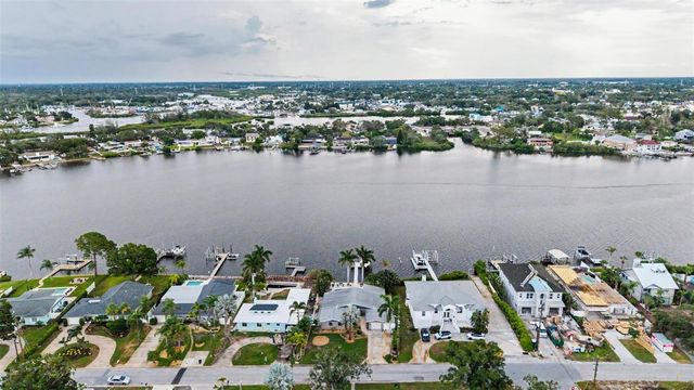 704 BAYSHORE DRIVE, Tarpon Springs, FL 34689