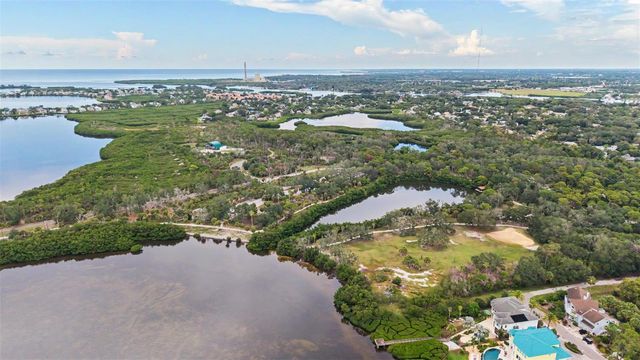 704 BAYSHORE DRIVE, Tarpon Springs, FL 34689