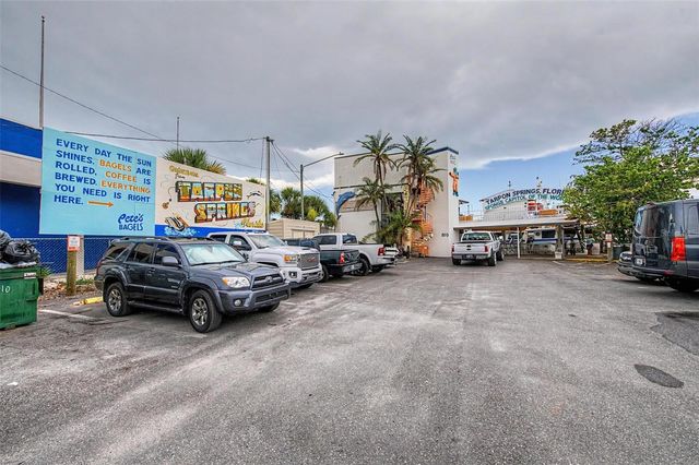 704 BAYSHORE DRIVE, Tarpon Springs, FL 34689